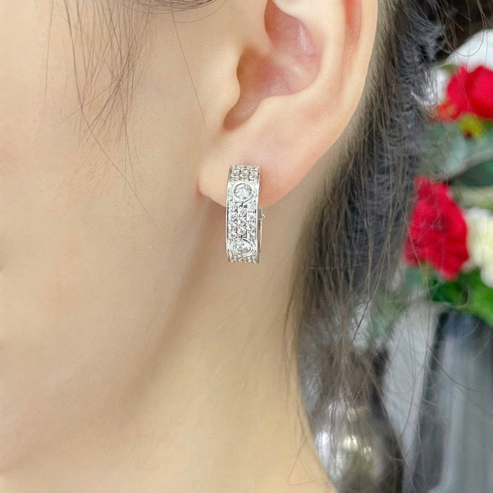 [Triumph Jewelry]LOVE 5.5MM DIAMOND PAVED EARRINGS