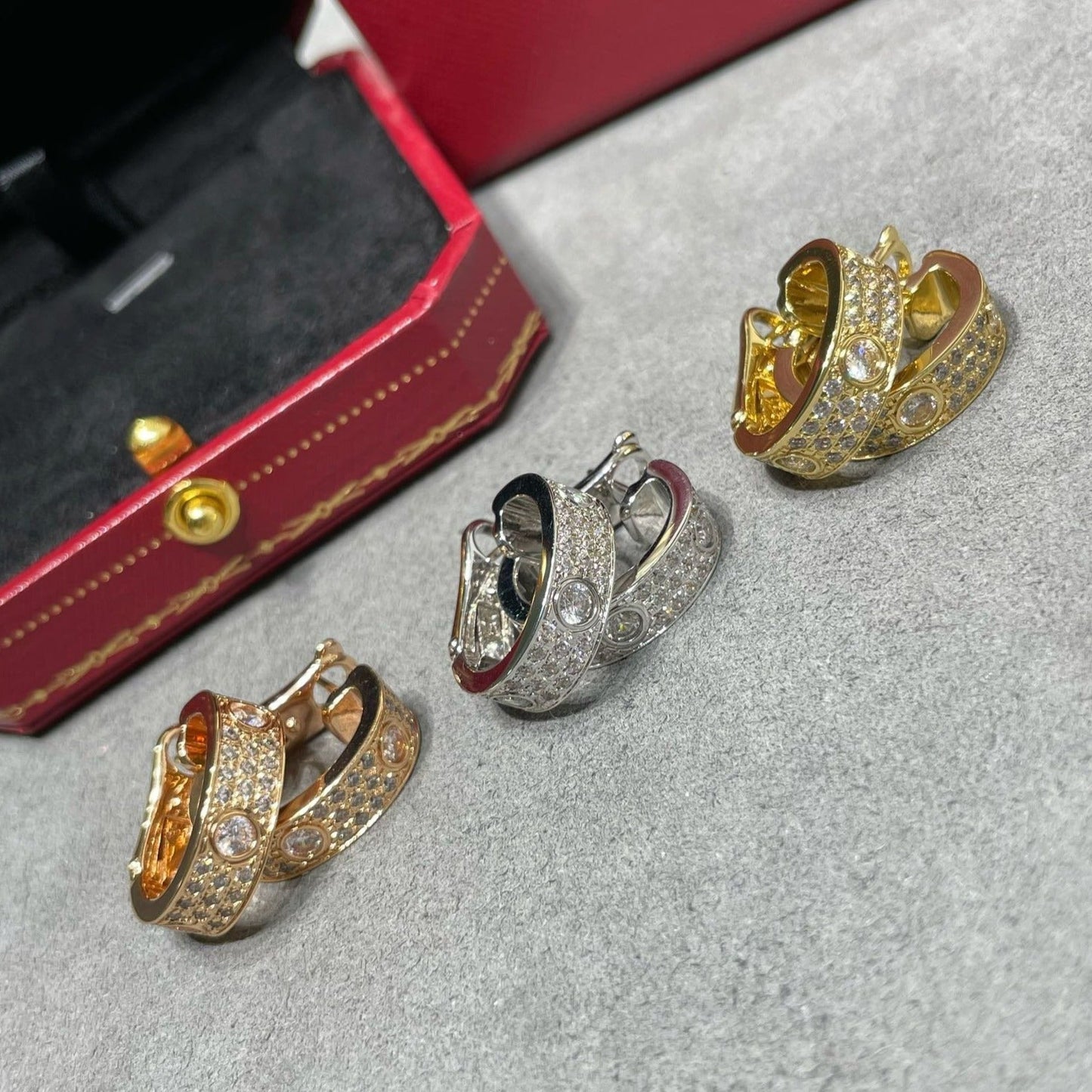 [Triumph Jewelry]LOVE 5.5MM DIAMOND PAVED EARRINGS