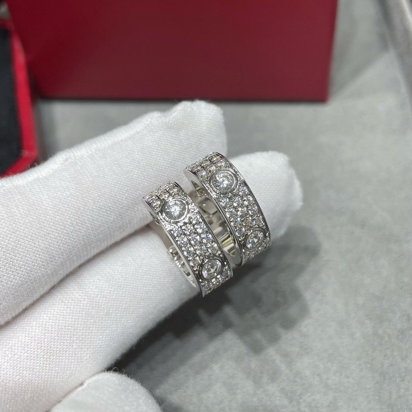 [Triumph Jewelry]LOVE 5.5MM DIAMOND PAVED EARRINGS