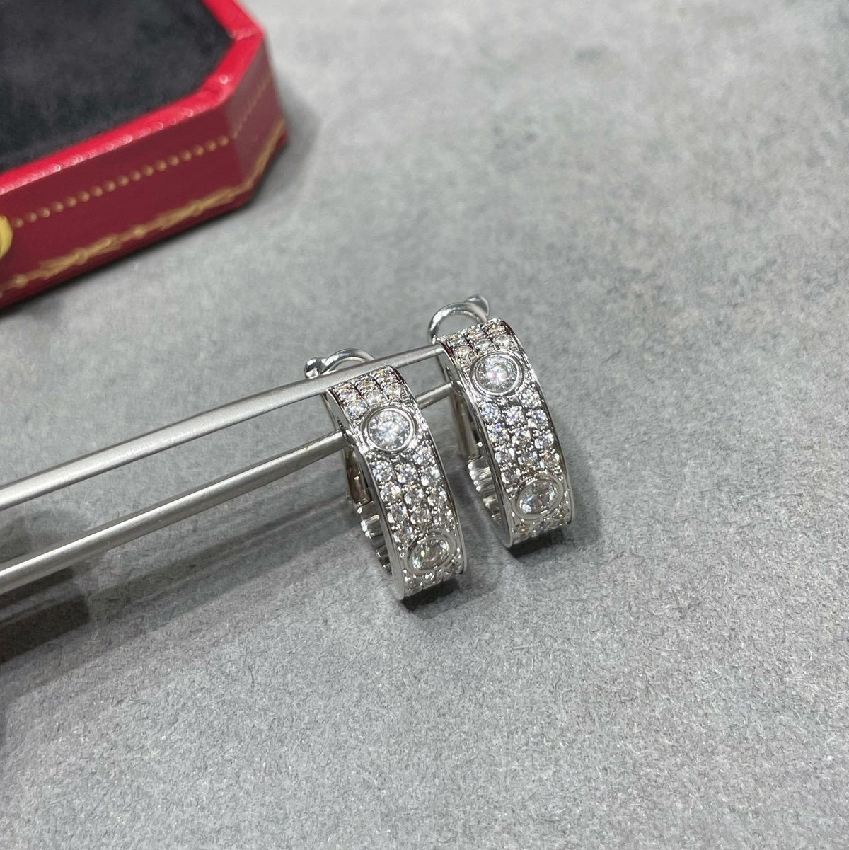[Triumph Jewelry]LOVE 5.5MM DIAMOND PAVED EARRINGS