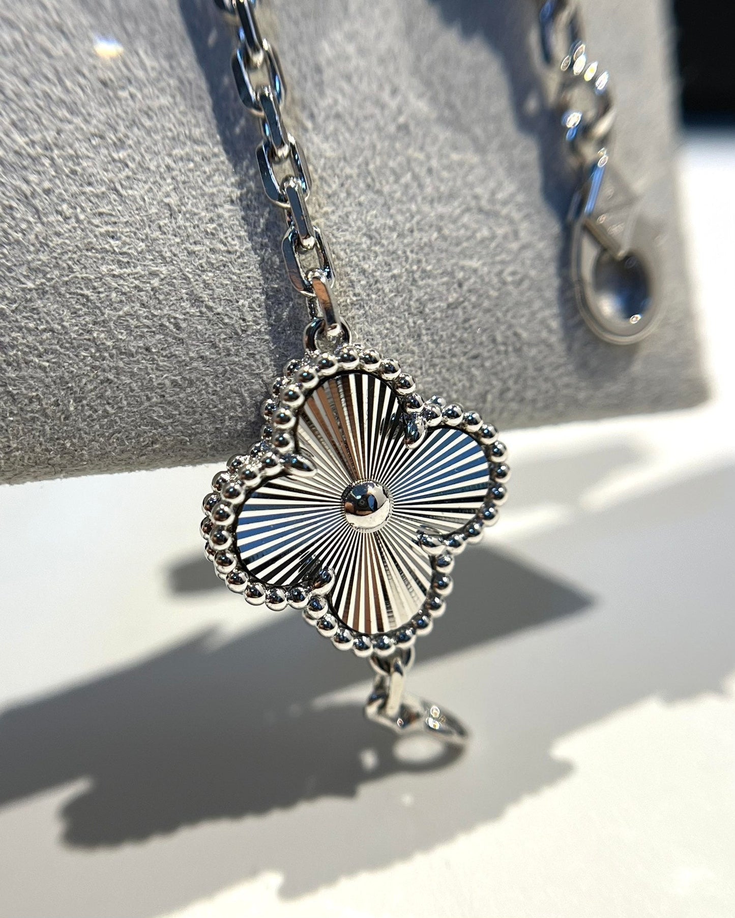 [Triumph Jewelry] CLOVER 5 MOTIF LASER BRACELET COLLECTION