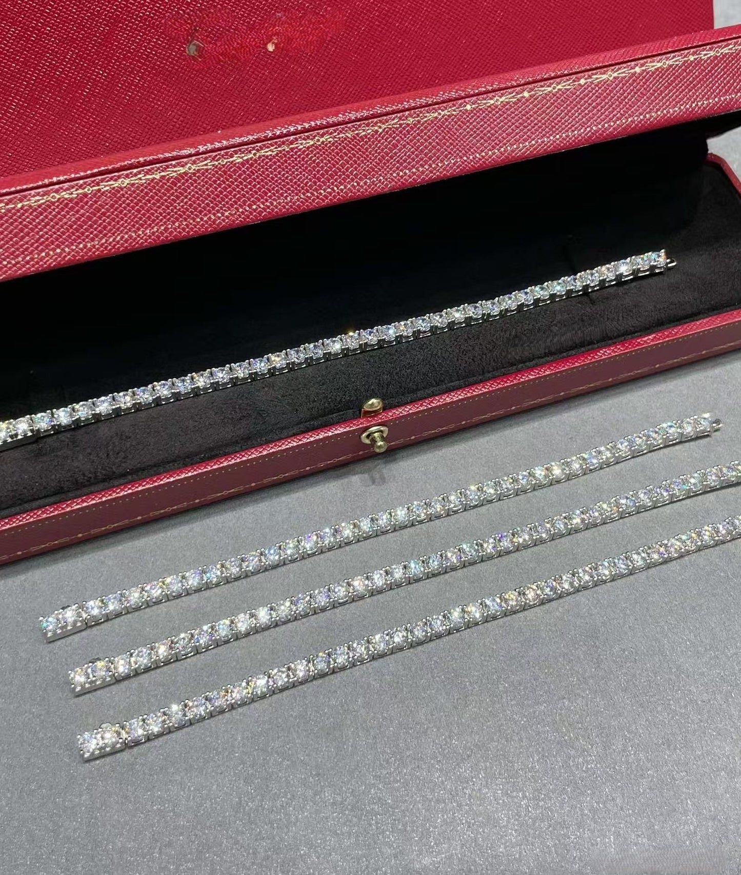 [Triumph Jewelry]TENNIS BRACELET WITH FULL DIAMOND SETTING