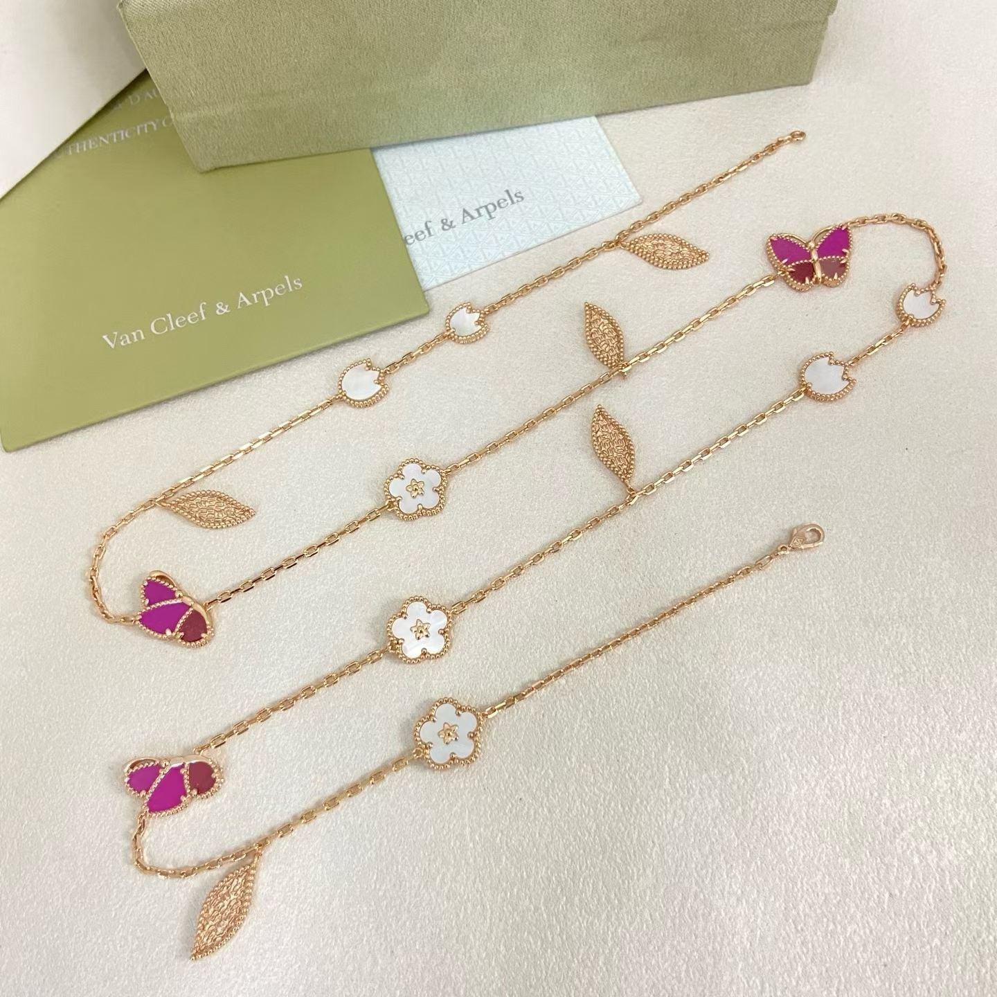 [Triumph Jewelry]ROSE QUARTZ MIXED FLOWER BUTTERFLY SWEATER CHAIN