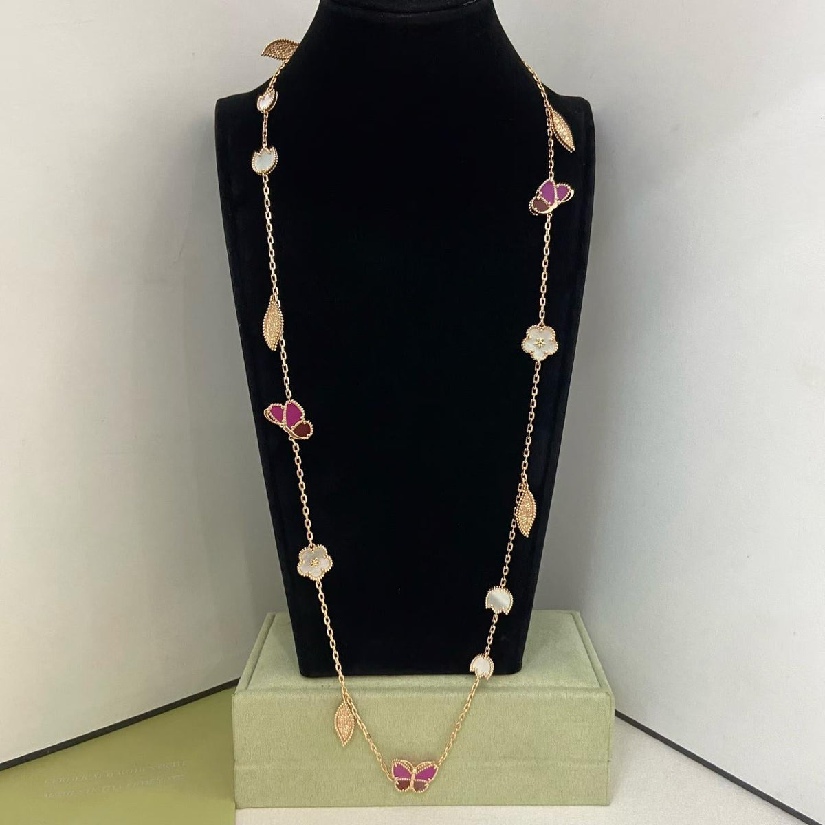 [Triumph Jewelry]ROSE QUARTZ MIXED FLOWER BUTTERFLY SWEATER CHAIN
