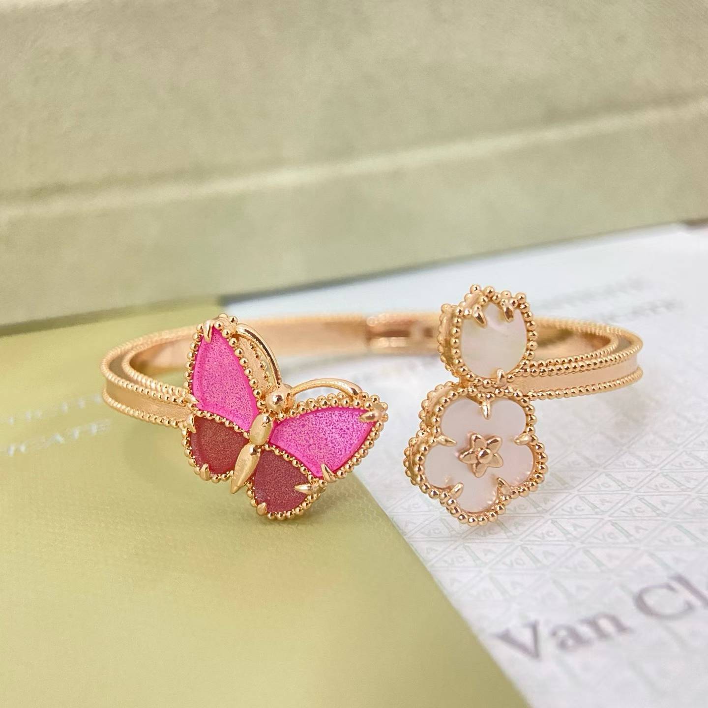 [Triumph Jewelry]ROSE QUARTZ THREE‑IN‑ONE BUTTERFLY BRACELET