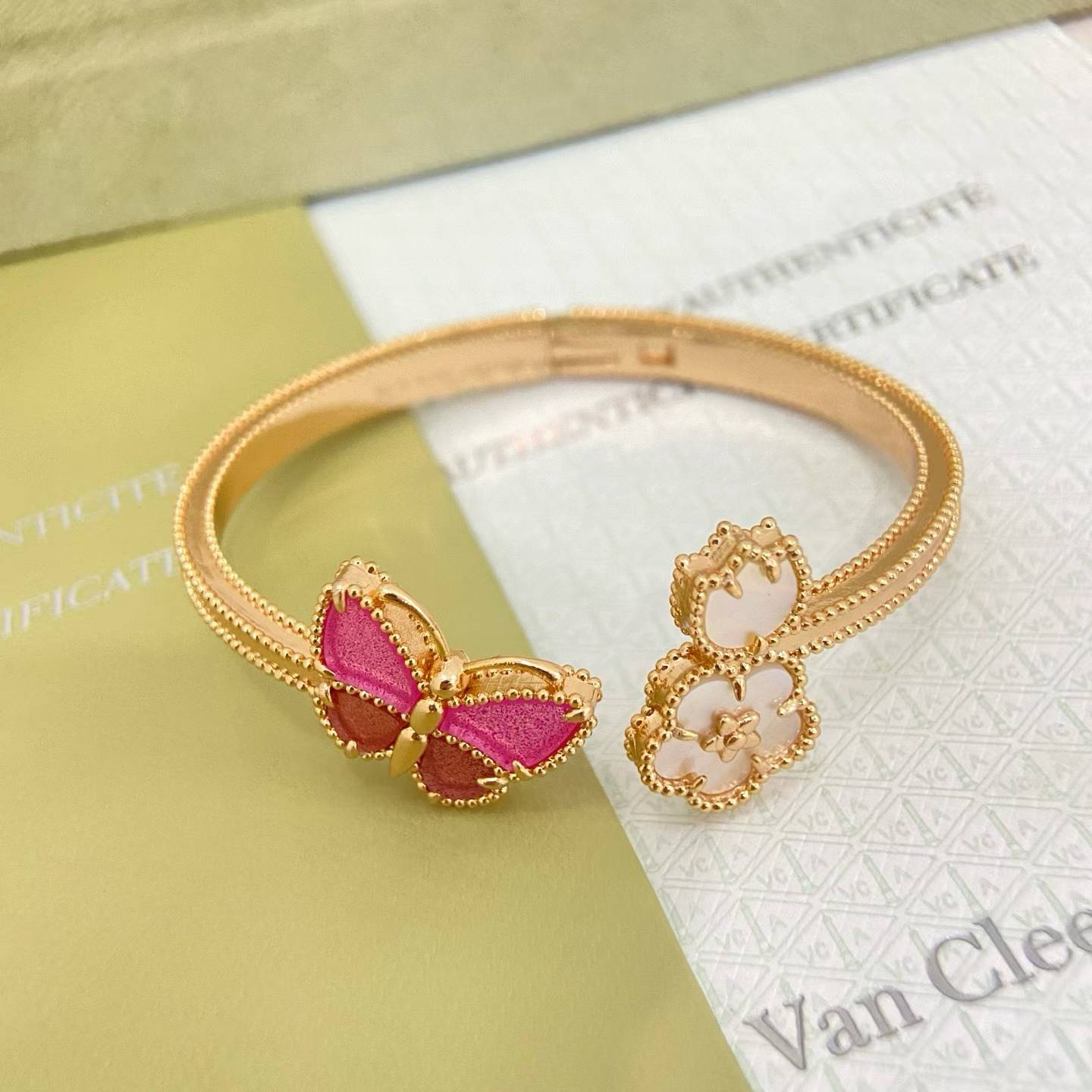 [Triumph Jewelry]ROSE QUARTZ THREE‑IN‑ONE BUTTERFLY BRACELET
