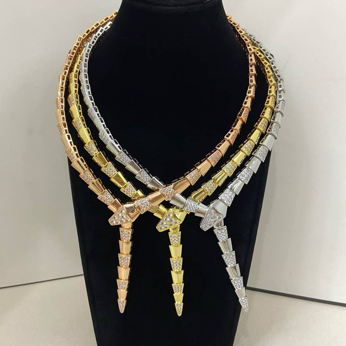 [Triumph Jewelry]NEW WIDE BAND INLAID DIAMOND SNAKE NECKLACE