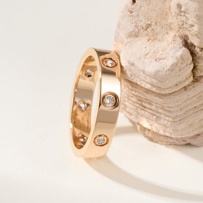 [Triumph Jewelry]LOVE 4MM 8 DIAMOND RING