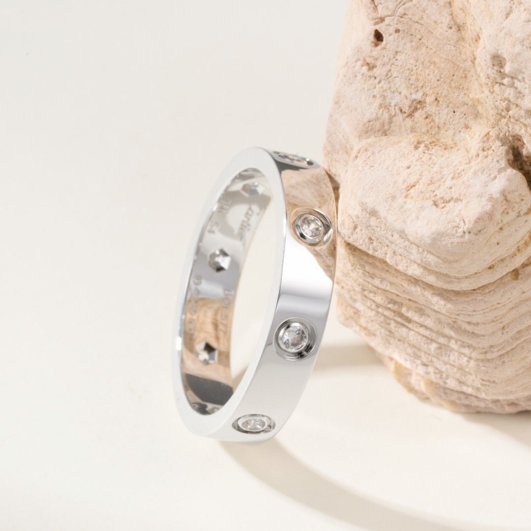 [Triumph Jewelry]LOVE 4MM 8 DIAMOND RING