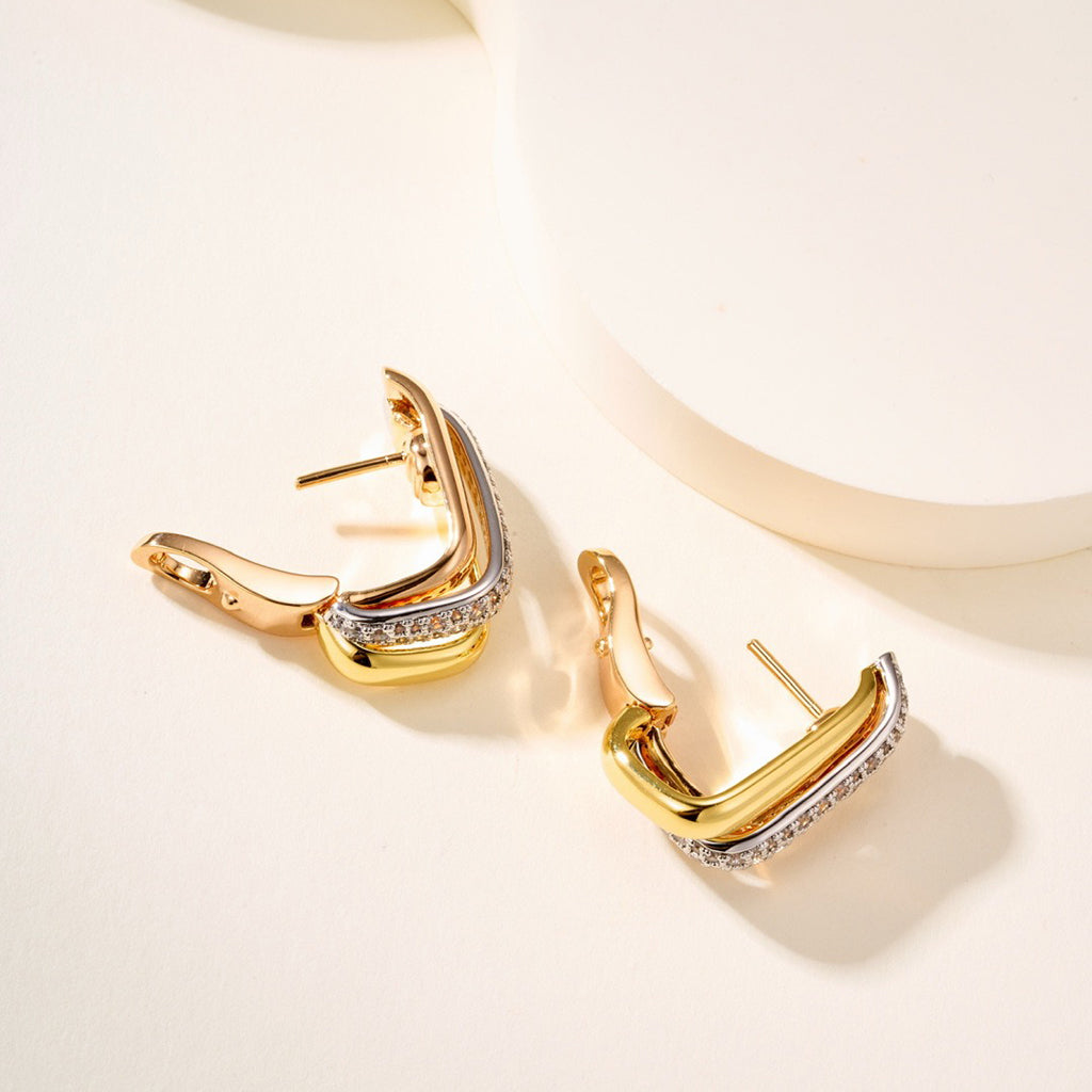 [Triumph Jewelry]TRINITY HALF DIAMOND  CUSHION EARRINGS