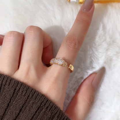 [Triumph Jewelry]PANTHERE HALF DIAMOND SMALL RING