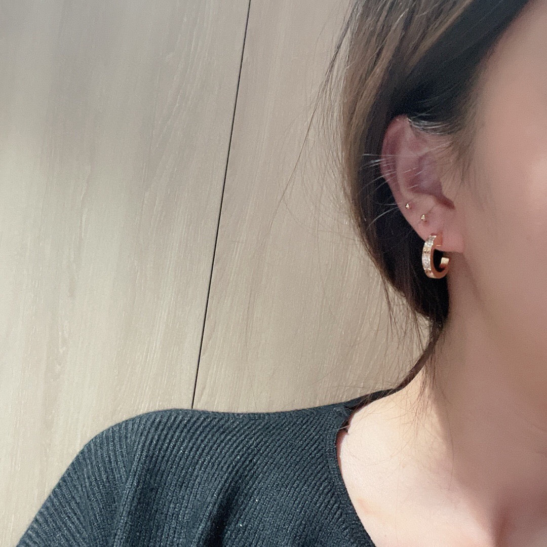 [Triumph Jewelry]LOVE 5.5MM DIAMOND PAVED EARRINGS