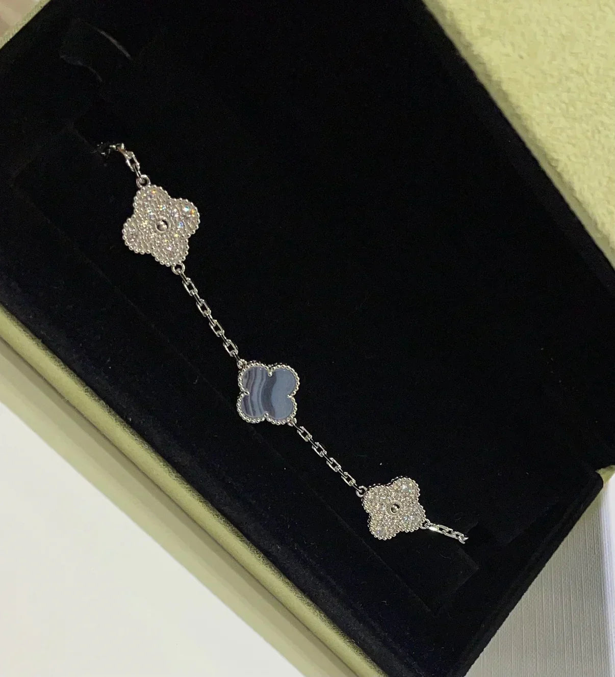 [Triumph Jewelry] CLOVER 5 MOTIF PURPLE CHALCEDONY BRACELET COLLECTION