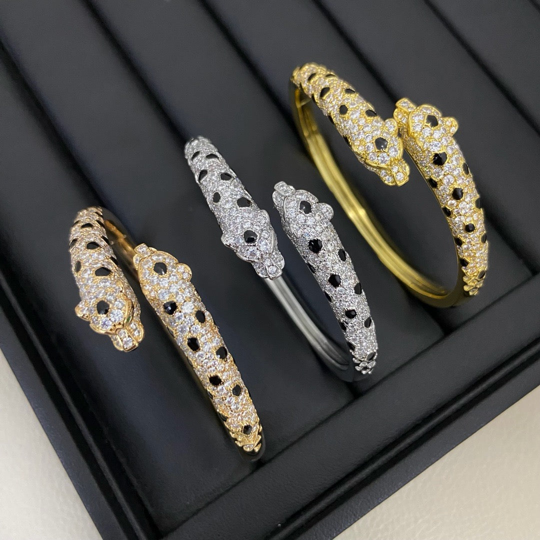 [Triumph Jewelry]PANTHERE DOUBLE HEADED HALF DIAMOND OPEN BRACELET