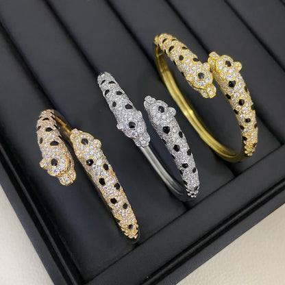 [Triumph Jewelry]PANTHERE DOUBLE HEADED HALF DIAMOND OPEN BRACELET