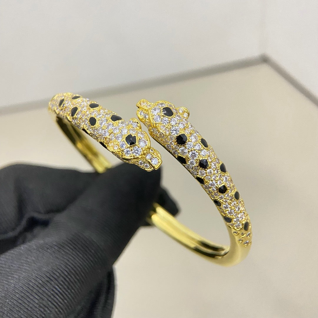 [Triumph Jewelry]PANTHERE DOUBLE HEADED HALF DIAMOND OPEN BRACELET